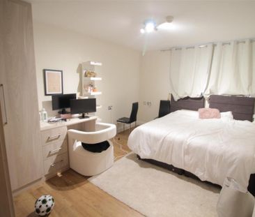 6 bedroom detached house to rent - Photo 3