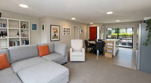 Sunny Modern 3-Bedroom Family Home - Photo 1