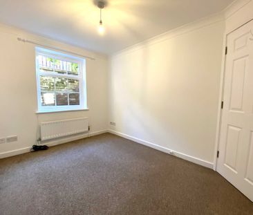 Station Road West, Canterbury - Photo 2