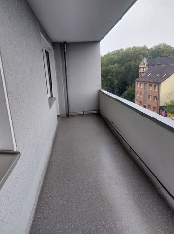 3-Raum-Wohnung in Duisburg-Duissern mit Balkon - Foto 3