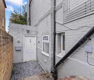 2 Bed Semi-Detached House, Drewstead Road, SW16 - Photo 3