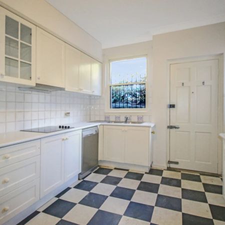 Charming Family Apartment in Convenient Location - Photo 4