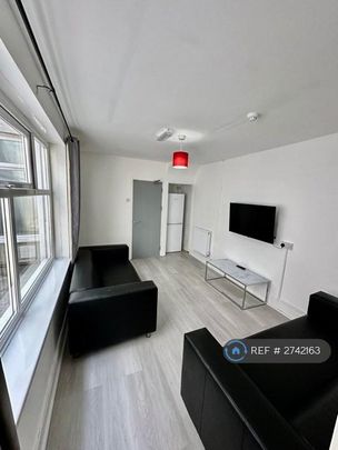 6 bedroom terraced house to rent - Photo 1