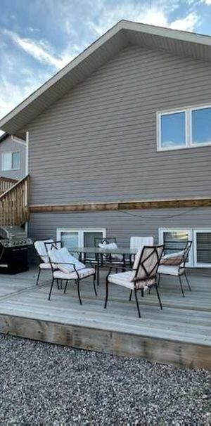 Modern 3-Bedroom Upper Unit in Evergreen - Photo 1