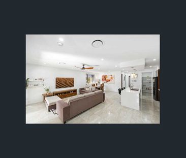 Spacious 5-Bedroom Family Home in a Prime Bradbury Location ! - Photo 1