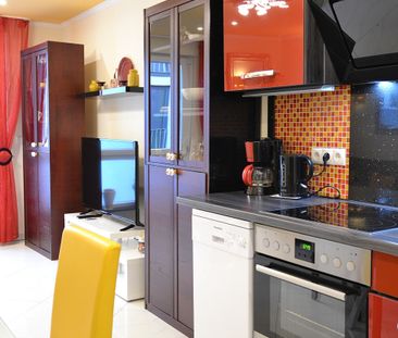 Stilvoll zu Hause: Charmante Wohnung mit Balkon - Video Online - Foto 1