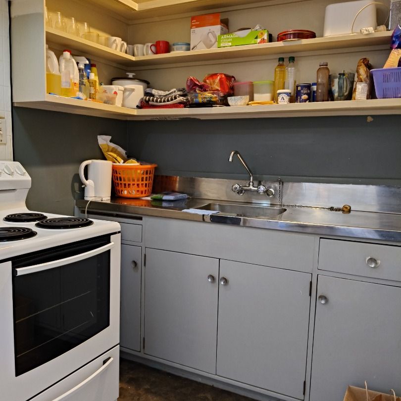 Tidy One Bedroom In Regent - Photo 1