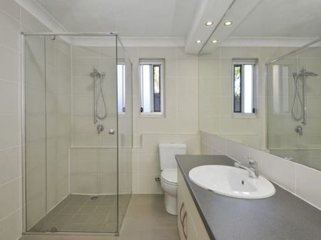 2 Bedroom, 1 Bathroom Apartment in Sought After Location! - Photo 3