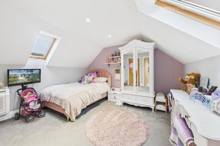 5 bedroom bungalow to rent - Photo 2