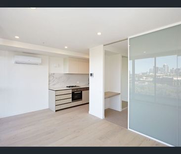 Light-Filled Living with Impressive City Views! - Photo 3