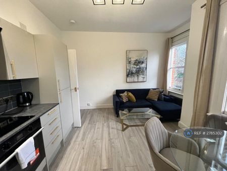 2 bedroom flat to rent - Photo 2