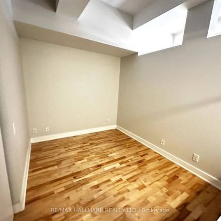 Rarely available high ceilings spacious layout! - Photo 3