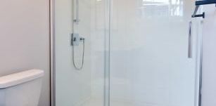 Grands et très lumineux 5-1/2 à louer dans quadruplex de luxe, situés dans le secteur Nord de Sherbrooke. - Photo 2