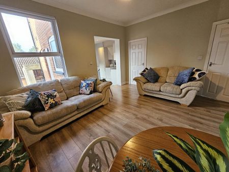 4 bedroom terraced house to rent - Photo 2