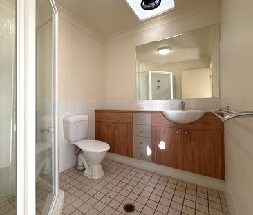 3 Bedroom, Air Conditioned Duplex with yard - Photo 4