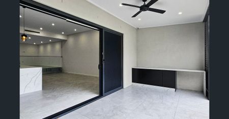 Large and Ultra modern - Photo 5