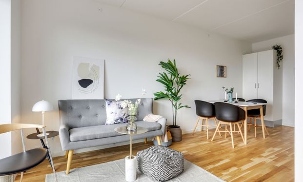 Lys og rummelig to værelses seniorbolig med fællesskab og god udsigt - Photo 1