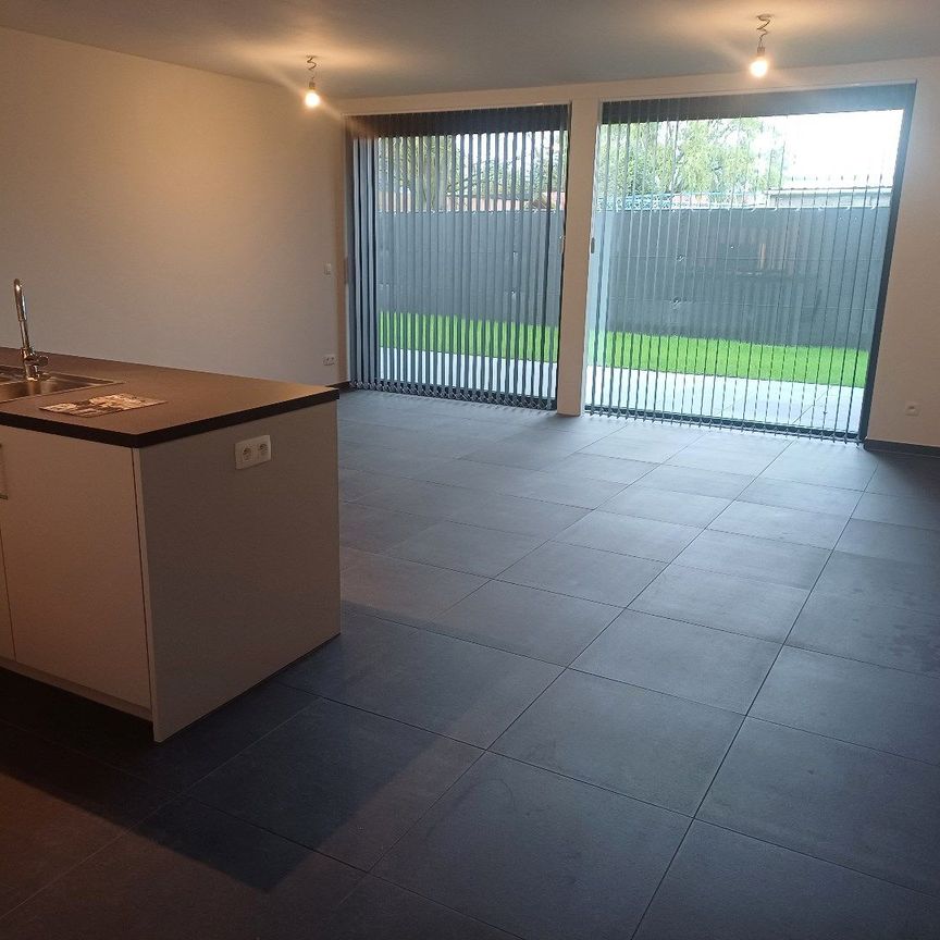 Instapklaar gelijkvloers appartement in Peer centrum met ruim terras + tuintje. - Foto 1