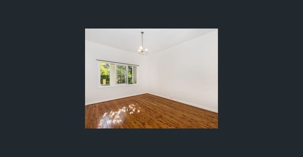 Charming One Bedroom Apartment a Stroll to Bronte Beach! - Photo 1