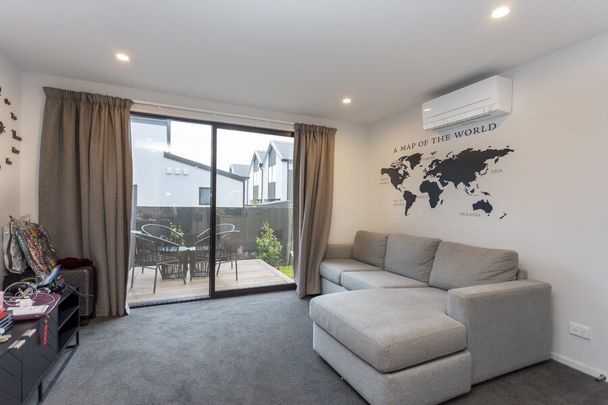 Modern two bedroom home! - Photo 1