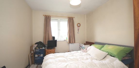 Calluna Court, Woking - Photo 2