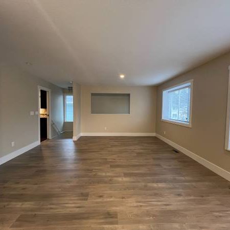 Bright/Clean Central Maple Ridge TOP LEVEL with fenced yard!-Dog OK - Photo 1