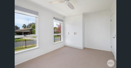 UPDATED TWO BEDROOM UNIT - CONVENIENT LOCATION! - Photo 3