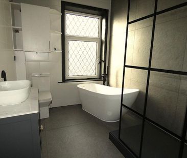 2 bedroom end of terrace house to rent - Photo 5