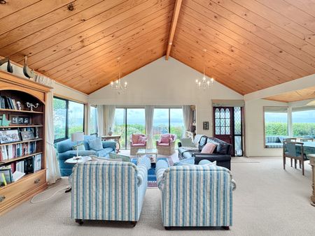 Welcome home to 123 Marine Parade. - Photo 5