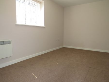 2 Bedroom - Photo 4