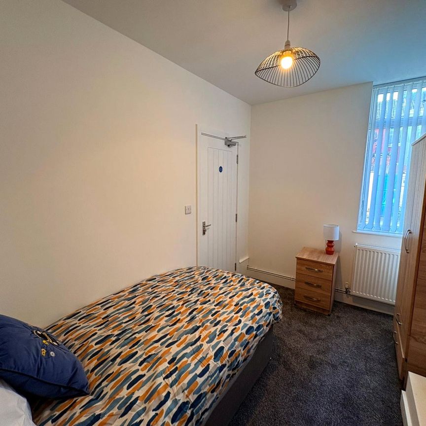 1 bedroom property to rent Hurst Street, Widnes, Cheshire, WA8 - Photo 1