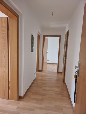 Schmucke Dreiraumwohnung mit Balkon in Weida! - Photo 2