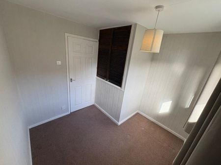 3 bed Semi-Detached - To Let - Photo 3