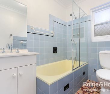 Well Presented Two Bedroom Apartment- Close To All Amenities! - Photo 4