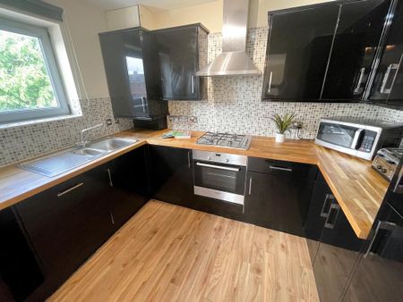 4 bedroom terraced house to rent - Photo 4