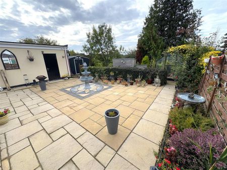 3 bedroom semi-detached bungalow to rent - Photo 3