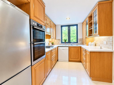 3 bedroom flat to rent - Photo 5