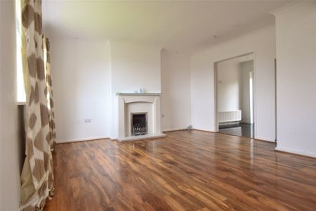 Glen Park Crescent, Kingscourt, Stroud, Gloucestershire, GL5 - Photo 2