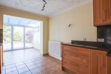 3 bedroom detached house to rent - Photo 4