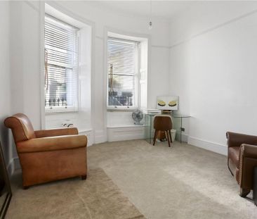 3 bedroom flat to rent - Photo 3