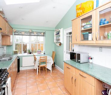 4 bedroom semi-detached house to rent - Photo 6