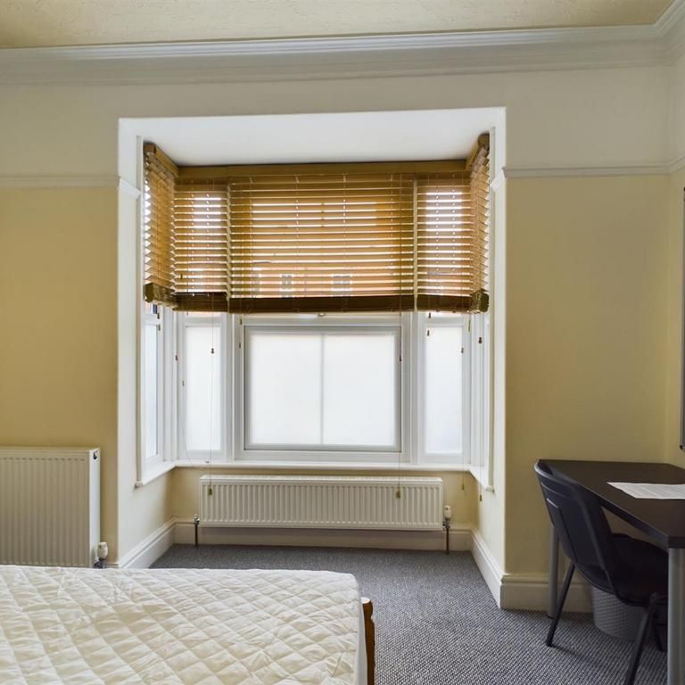 6 bedroom townhouse to rent - Photo 1