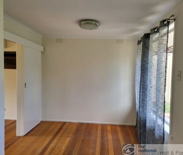 27 Kernot Crescent, Noble Park North - Photo 4