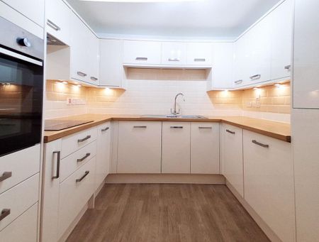 3 bedroom apartment to rent - Photo 4