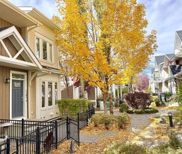 Beautiful and quiet end unit townhome with lake access. — 2 Bedrooms+ Den Townhouse - Photo 1