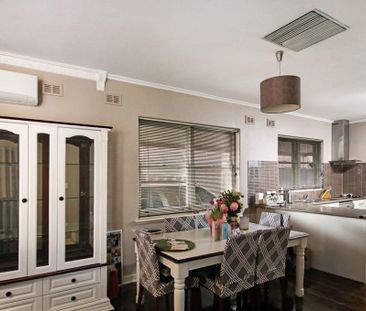 Lovely Three Bedroom Home in a Great City-to-Coast Location! - Photo 1