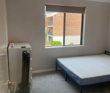 East Perth - Photo 6