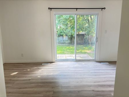 For Lease - 5842 Frontenac Street, Niagara Falls, Ontario - Photo 5