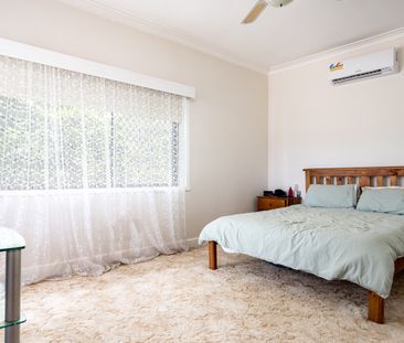 Three Bedroom Family Home! - Photo 5