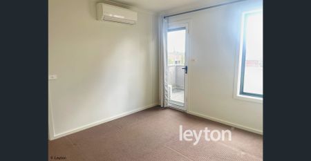 Modern Townhouse - Photo 2